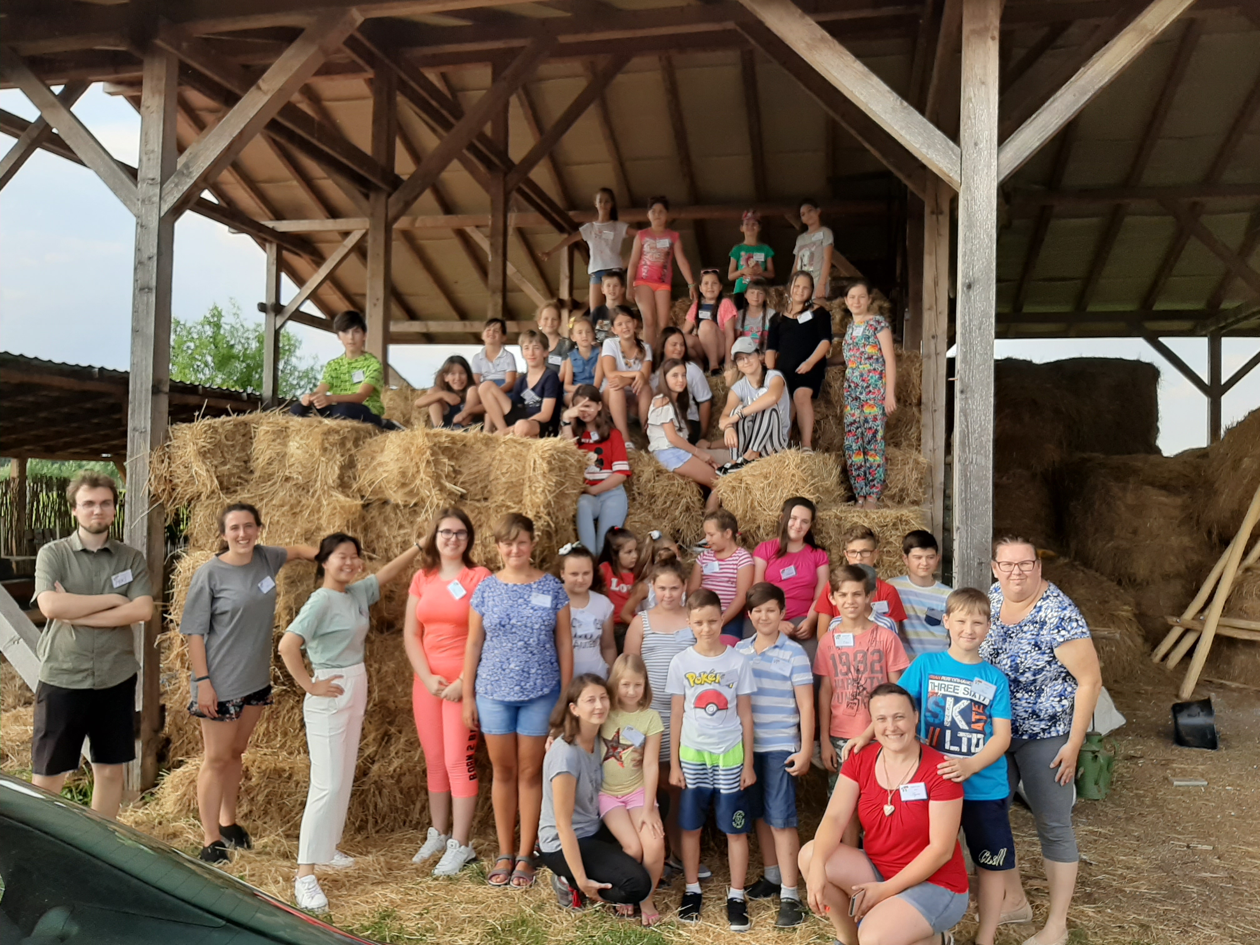 EVENIMENT. Aproape 40 de elevi, la tabăra de limba engleză organizată la Centrul de Recreere Kentaur, Atea