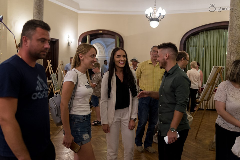 A fost vernisată expoziția de pictură abstractă a artiștilor Bukva Larisa și Bukva Valentin, la Castelul din Carei