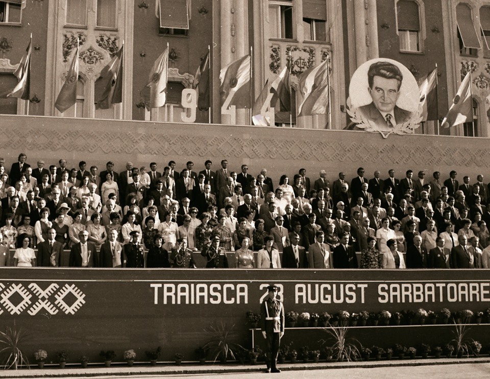 Imagini ale defilărilor din 23 august, în județele Satu Mare și Maramureș