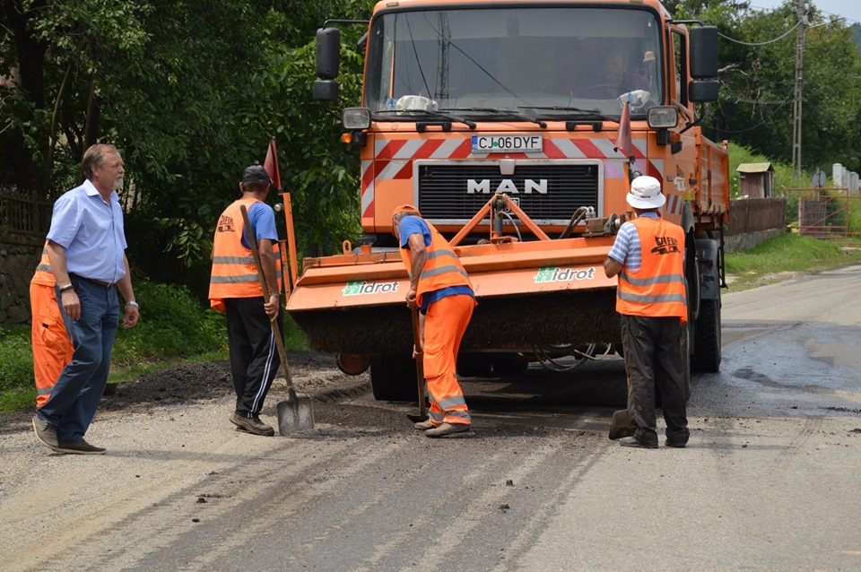 FOTOGALERIE. ŞANTIERE pe DRUMURILE judeţului. Zeci de kilometri de drum, ÎN REABILITARE