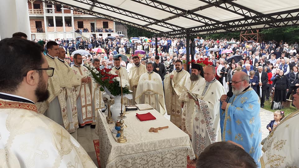 Mii de pelerini la Mănăstirea Măriuș