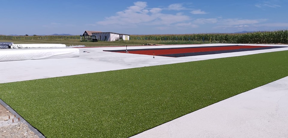 Teren sintetic de sport în Medieșu Aurit