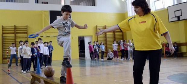Orele de educație fizică de la clasele primare vor putea fi predate și de către învățători