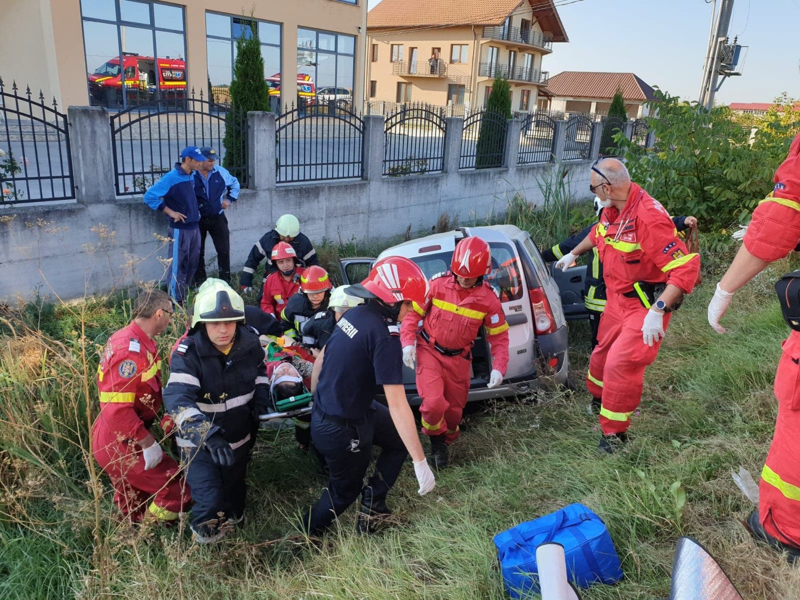 FOTOGALERIE. Două ACCIDENTE CUMPLITE în judeţ. Două şoferiţe, ÎNCARCERATE