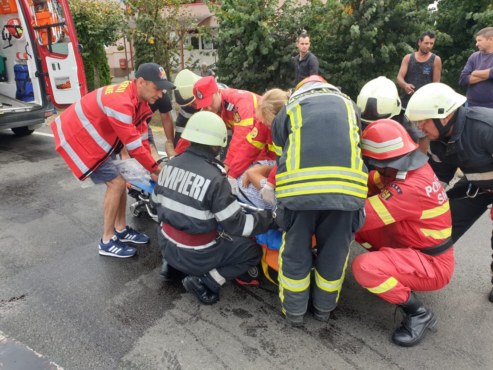 ACCIDENT GRAV. O persoană ÎNCARCERATĂ. A ajuns la SPITAL