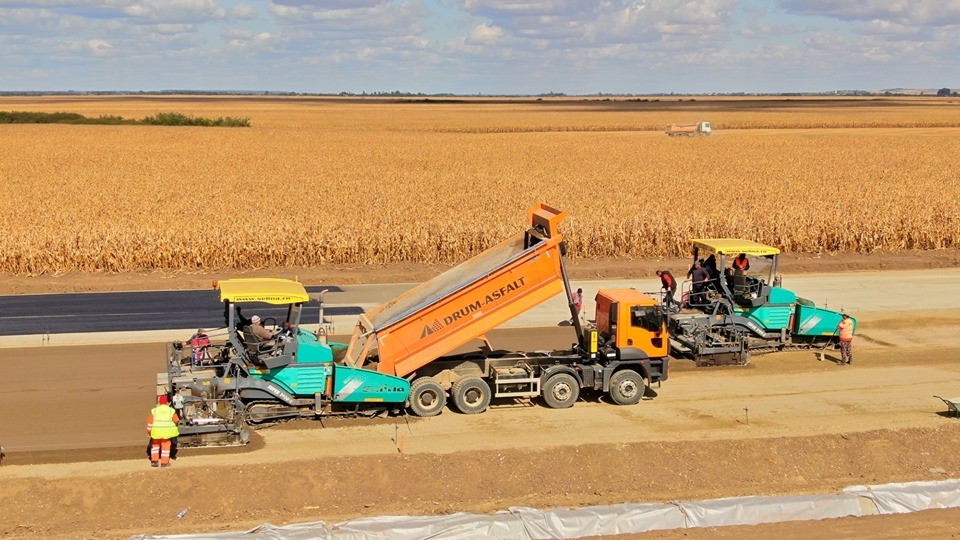 VIDEO.FOTO. AUTOSTRADA vine către SATU MARE. Unde se LUCREAZĂ intens