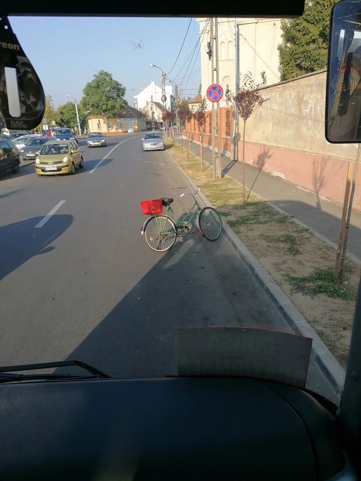 O parcare ca la piață