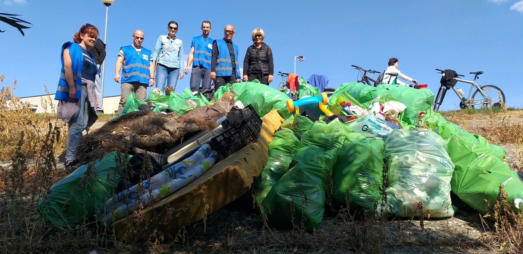 Curg  gunoaiele șiroaie...