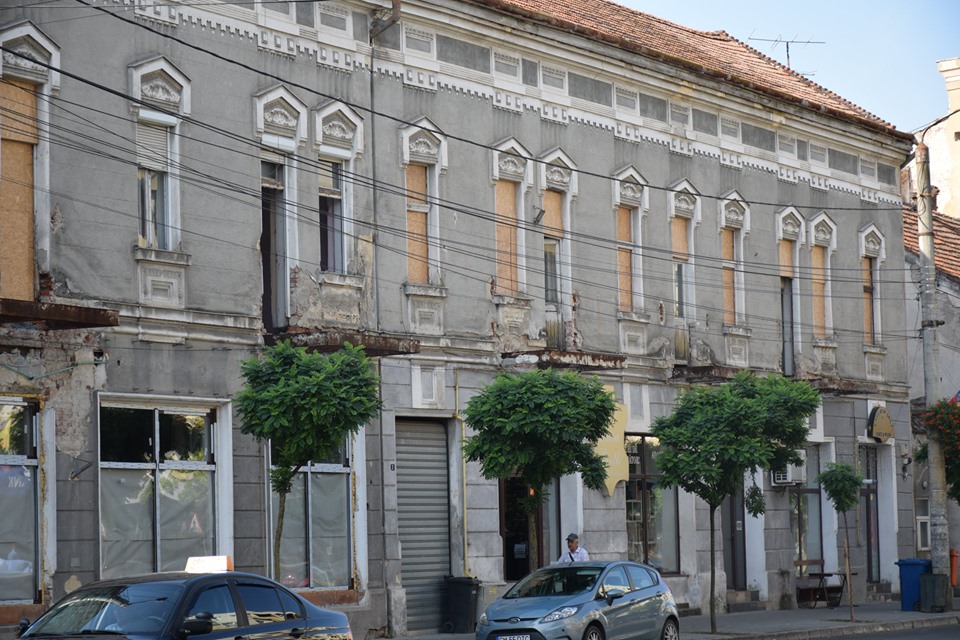 Clădiri PERICOL PUBLIC. Peste o sută de clădiri, EVALUATE de Primărie