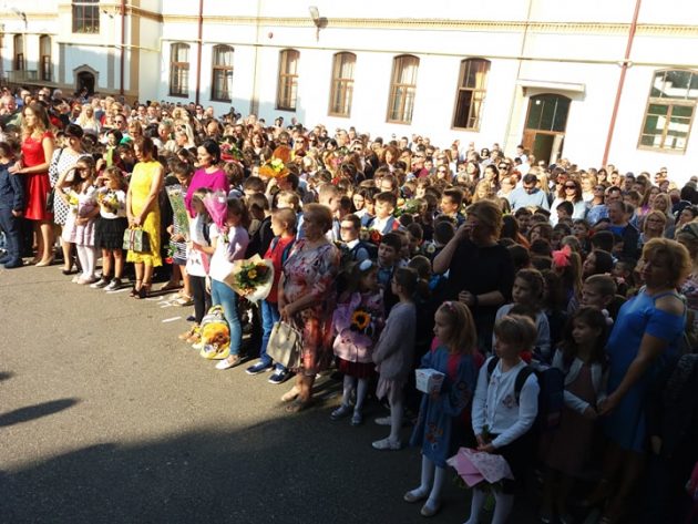 Azi începe școala