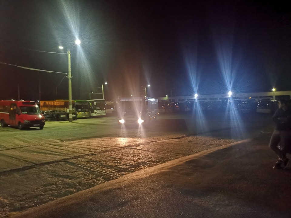 FOTO. A doua dimineață de GREVĂ la Transurban. Elevii și navetiștii, ținuți în stații