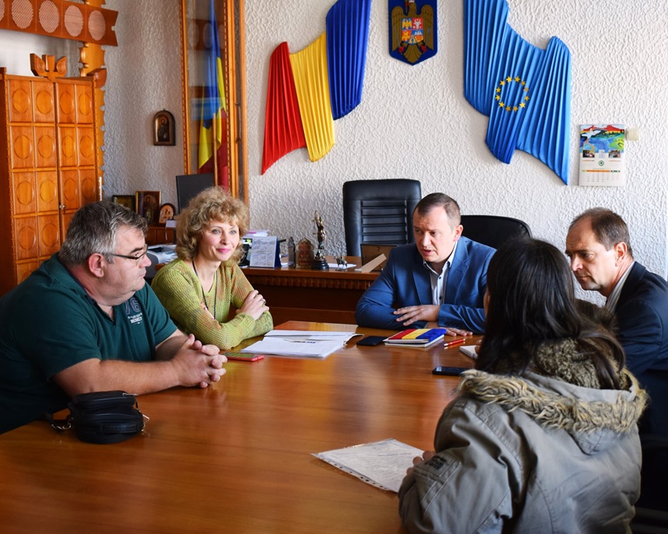 Copil refuzat de școli. Problemă dezbătută la Prefectură