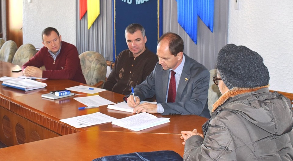 INCREDIBIL. Mamă DISPERATĂ, cere AJUTOR. Lăsată de PROPRII ei copii să MOARĂ în condiții INUMANE