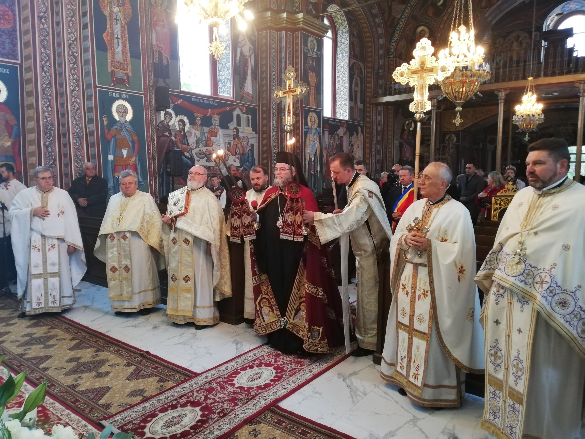 Biserica ortodoxă din Botiz a fost sfințită și târnosită de Preasfințitul Părinte IUSTIN – episcopul Maramureșului și Sătmarului