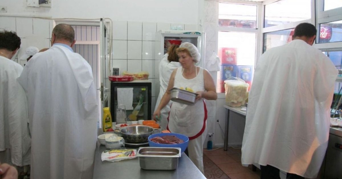 AMENZI. Patiserie și două magazine, sancționate de DSVSA. Ce NEREGULI s-au găsit