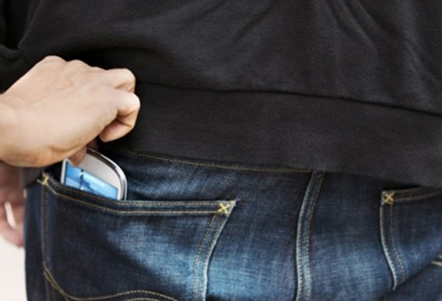 Bărbat de 46 de ani, la FURAT de telefoane mobile