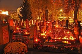 COMEMORARE Luminațiile vor lumina cimitirile în week-end. Programul slujbelor