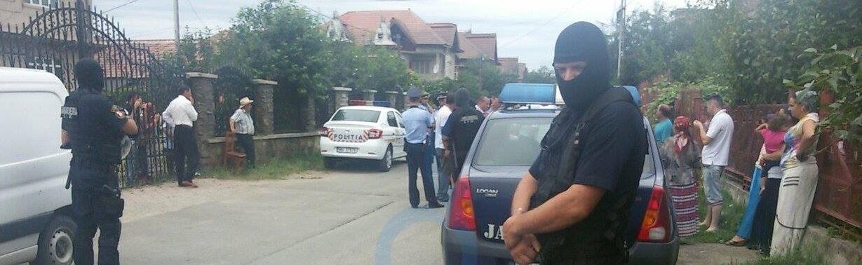 RAZIE. MASCAȚII au descins ÎN FORȚĂ între ȚIGANI. Peste 60 de persoane, VERIFICATE