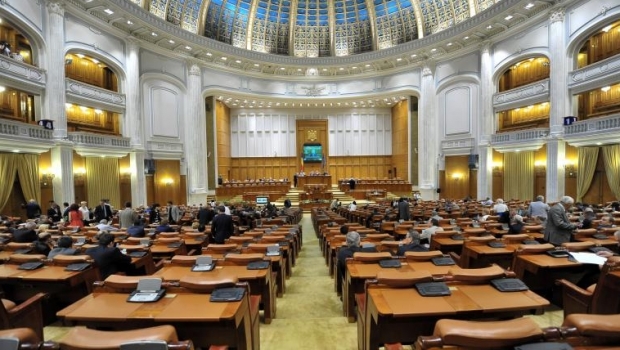 Cazul pădurarului ucis de hoţii de lemne schimbă legea: personalul silvic va fi dotat cu arme letale