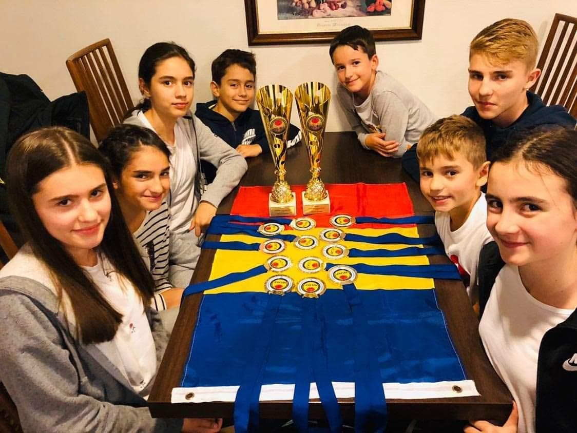 Imnul Romaniei a răsunat de șapte ori pentru karateka de la Zanshin, la Europene