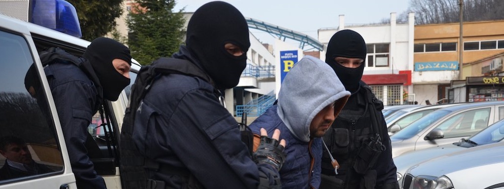 FOTO/VIDEO. Traficant de DROGUR, prins la Satu Mare. VINDEA pastile de ECSTASY