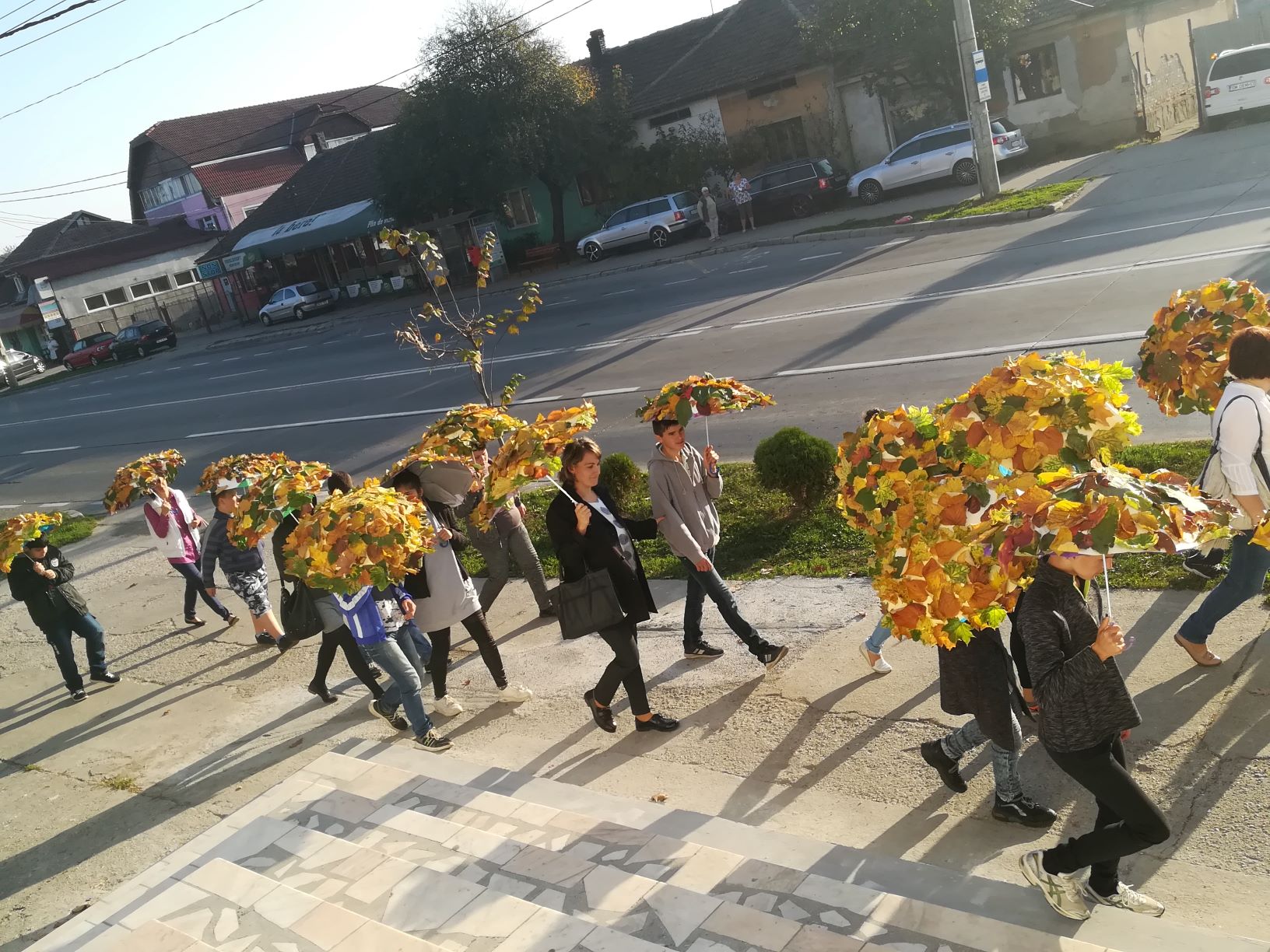 FOTOGALERIE. Marșul UMBRELUȚELOR de toamnă la Satu Mare. Acțiune marca APM