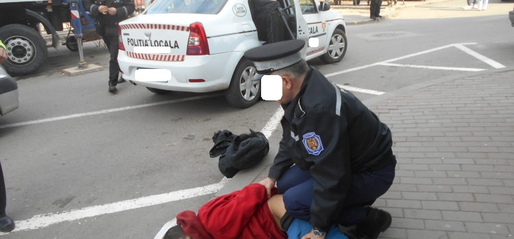 Bărbat tâlhărit în plină zi în Micro 16. Lovit cu sălbăticie, salvat în ultimul moment