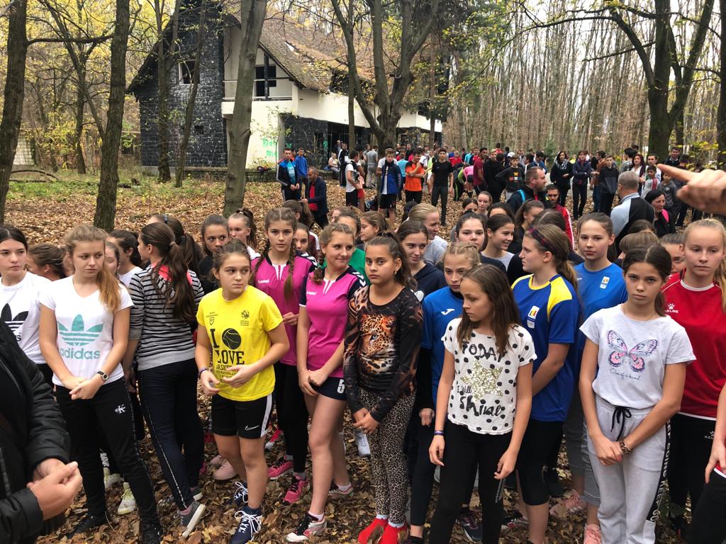 Peste 150 de elevi au participat la Crosul Toamnei