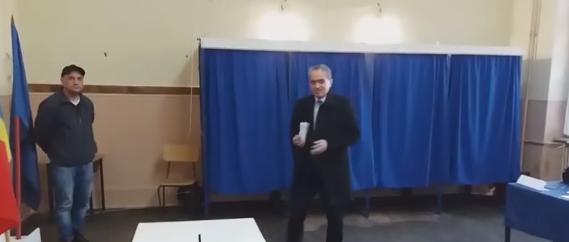 VIDEO-FOTO. Adrian Albu: "Am votat pentru viitor, pentru o Românie Normală'