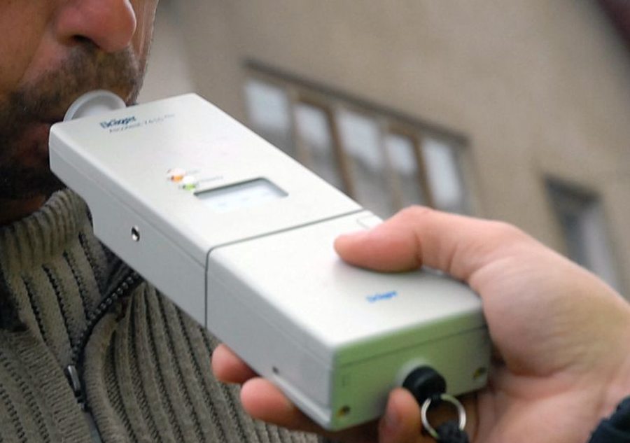 INFRACȚIUNI rutiere constatate de polițiștii sătmăreni. A condus sub influența ALCOOLului