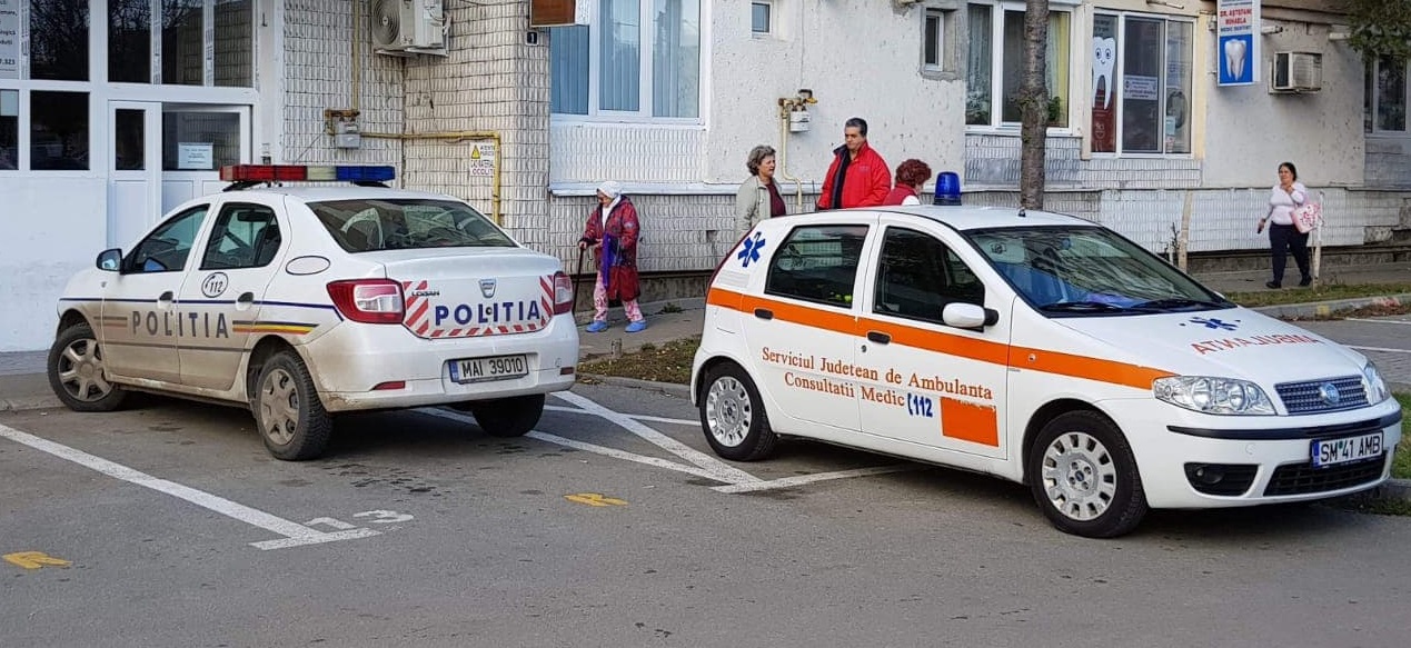 FOTO. MACABRU. Descoperită MOARTĂ în propria casă. Au intervenit pompierii şi CRIMINALIŞTII