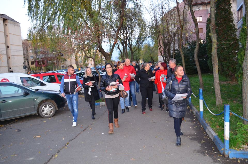 FOTOGALERIE. Sătmărenii din cartierele Carpați I și II VOTEAZĂ Viorica DĂNCILĂ!!!