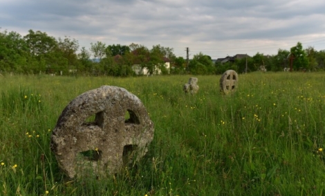 Civilizaţia celtică prezentă şi în nord – vestul României – o demonstrează mormintele şi numeroasele artefacte descoperite în această zonă