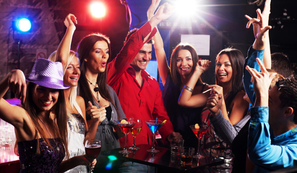 Un sfert dintre români ies în oraș de 2-3 ori pe săptămână