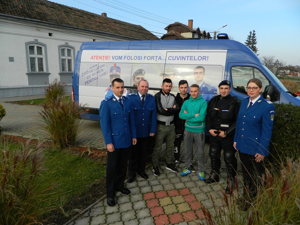 Peste 30 de tineri sătmăreni, înscrişi la şcolile militare pentru jandarmi. Au mai rămas doar 11 zile