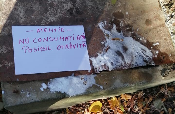 FOTOGALERIE. Posibil GEST CRIMINAL în județ. Substanță TOXICĂ, aruncată într-o fântână