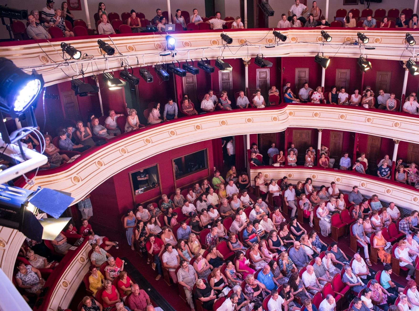 Revelion la teatru: a început vânzarea de bilete pentru spectacolul de revelion