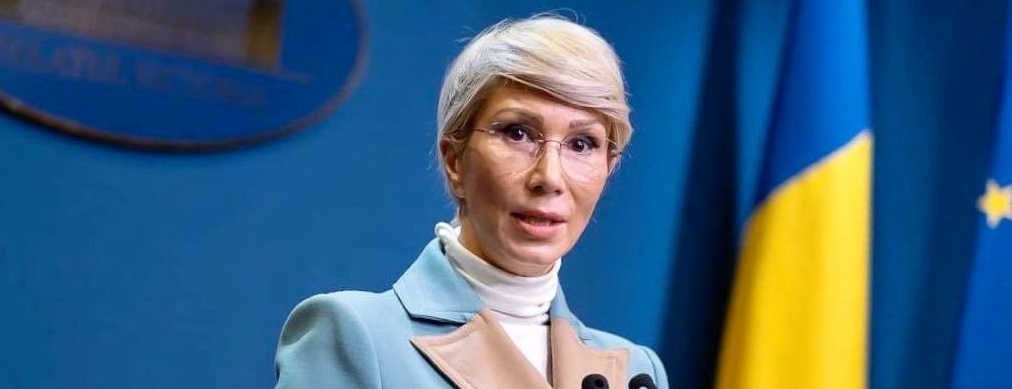 VIDEO. Raluca Turcan face senzaţie online cu o gafă: 'Omul să aibă garanţia că nu se culcă sănătos şi se trezeşte, ferească Dumnezeu, mort'