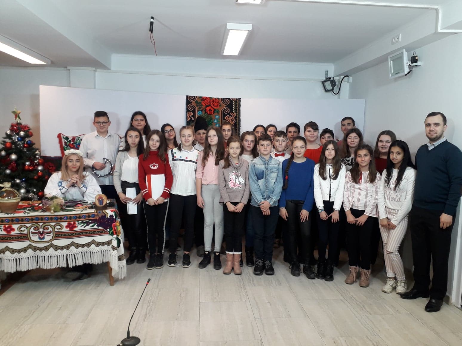 Colindători de la școala din Doba, în studiou-ul Nord Vest TV