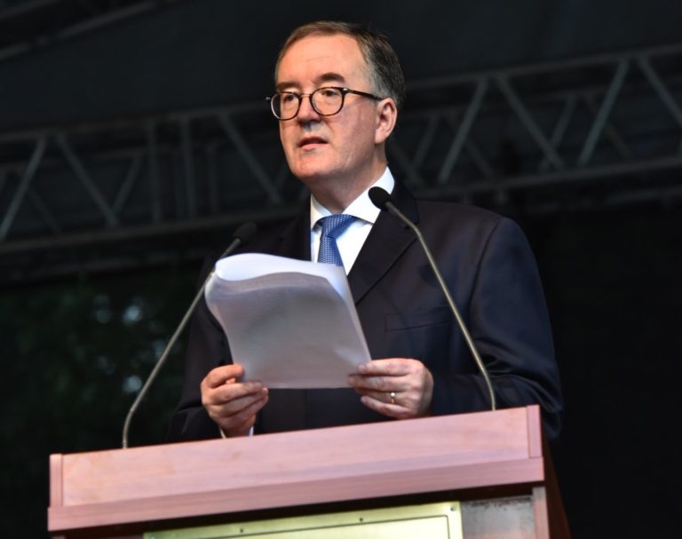 Ambasadorul Andrew Noble: 1989 nu este încă istorie; căderea comunismului trebuie sărbătorită