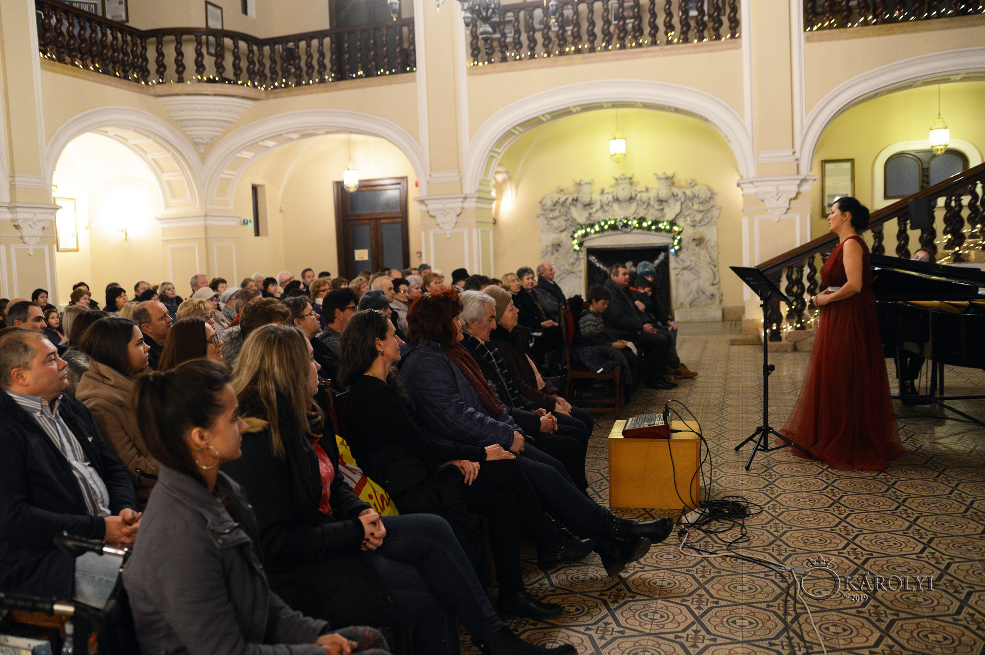 Concert de Crăciun susținut de pianista Czumbil Bernadette și soprana Noémi Veres, la Castelul din Carei