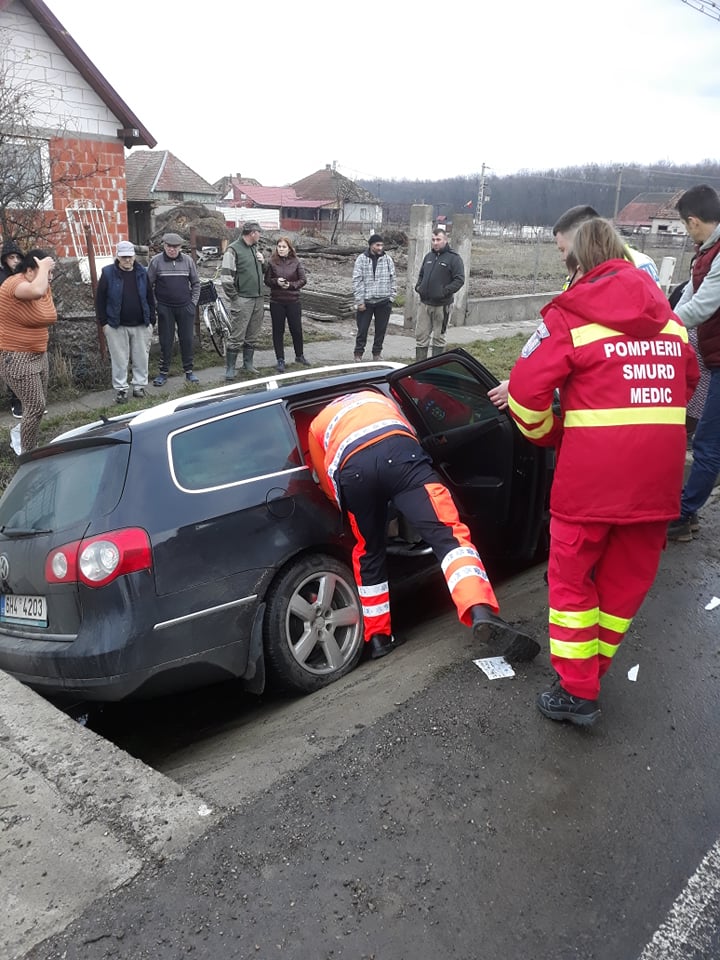 IMPACT. Accident cu VICTIMĂ la Vetiș. Un șofer, transportat la URGENȚE