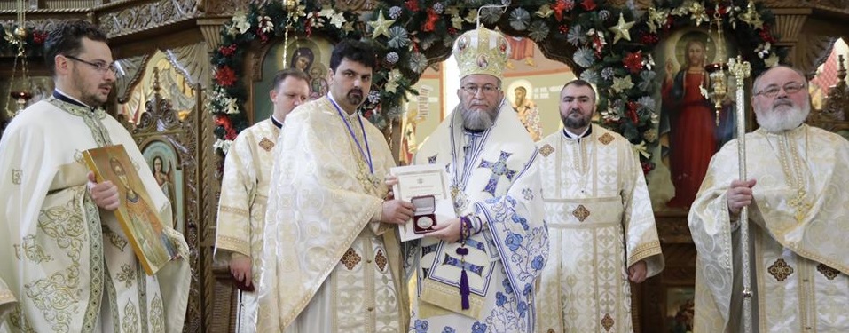 FOTOGALERIE. Părintele Cristian Boloș, a PRIMIT două ÎNALTE DISTINCȚII din partea Episcopiei