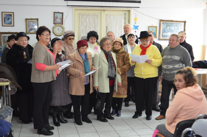Castelanii seniori au colindat  la Centrul de Îngrijire și Asistență Socială Alexandru din Carei
