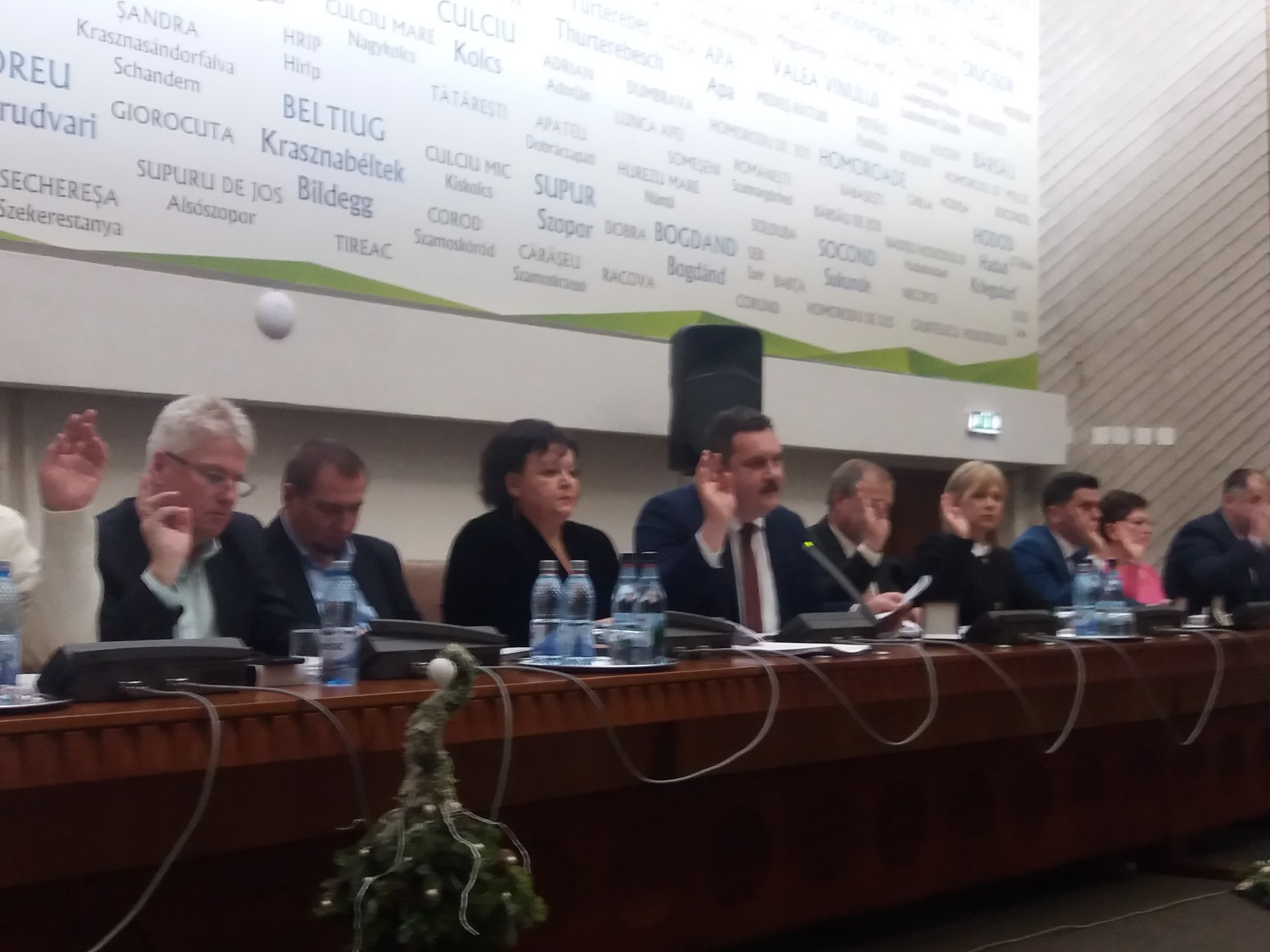 DECIZIE. Consiliul Judeţean îl TRIMITE pe MOŞ CRĂCIUN pe la primării. Se pot da SALARIILE