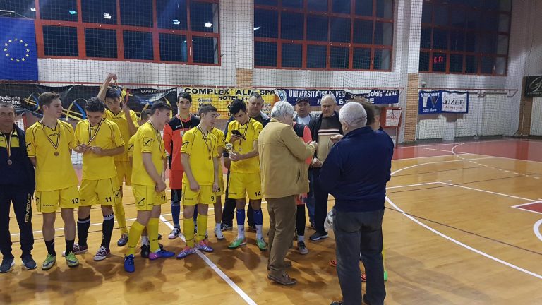 Fotbal în sală  /  Cupa AJF din a doua zi a lui 2020, la sala LPS