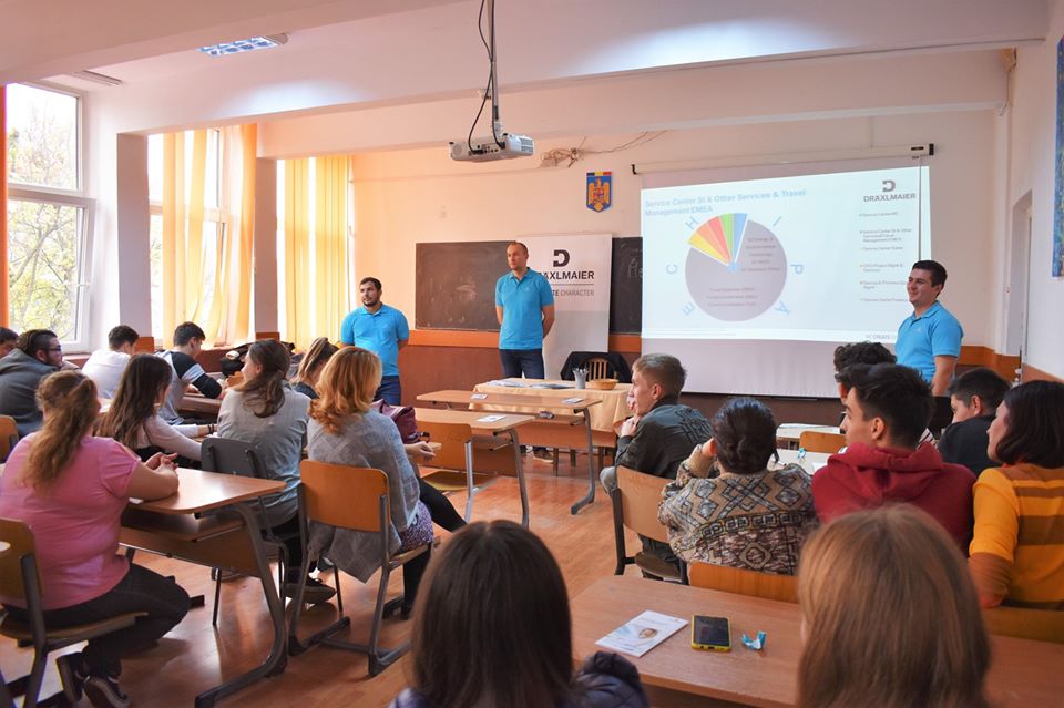FOTOGALERIE. Specialiștii DRÄXLMAIER, în vizită în universitățile și liceele sătmărene. Ce OFERĂ compania