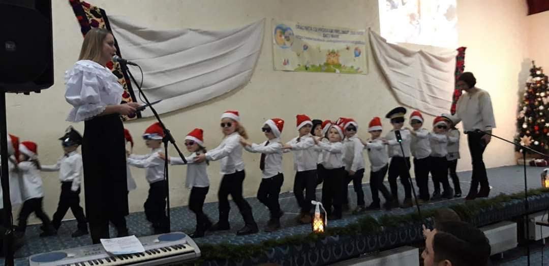 FOTOGALERIE. Spectacol CARITABIL la Grădinița ”Guliver”. Ce au PREGĂTIT micuții