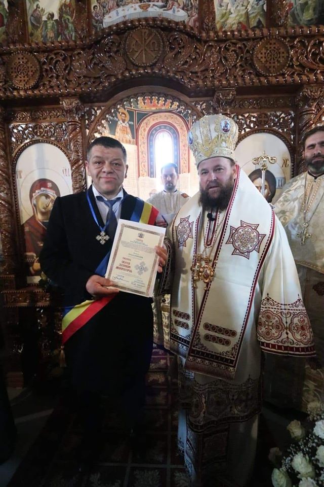 Ordinul “Crucea Iustinian Arhiepiscopul”, oferit primarului comunei Homoroade,  Ardelean Simion