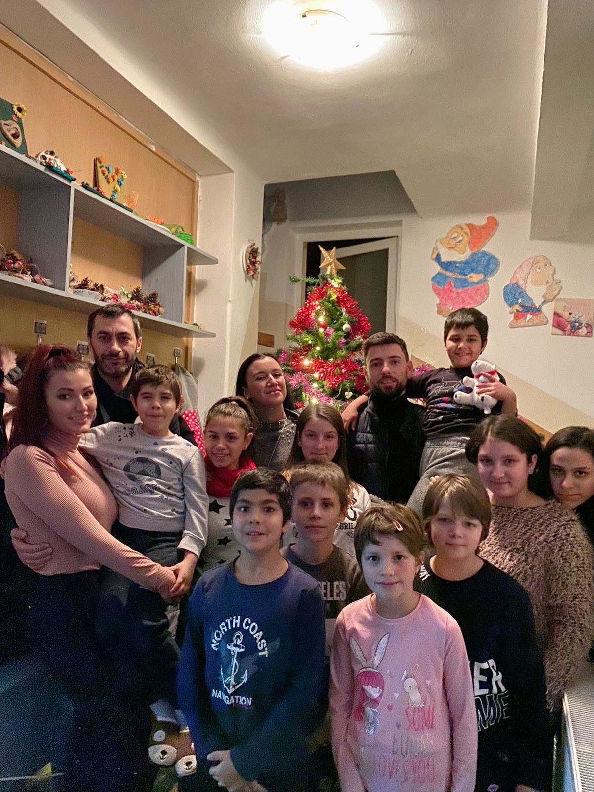 Asociația “Apel la Acțiune” a împodobit bradul copilașilor de la casa “Speranța”